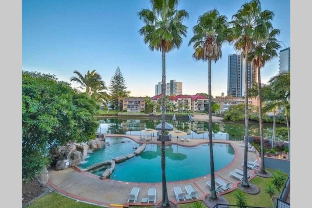 The resort lifestyles , Paradise Island Gold Coast